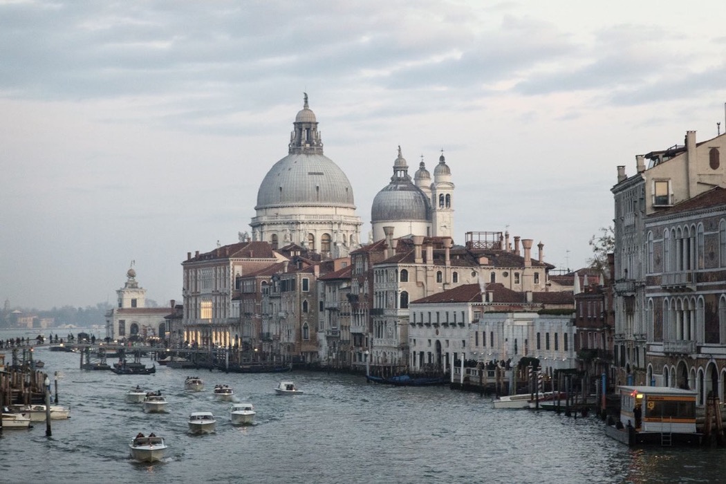 Chiesa della Salute vista da Ponte dell'Accademia. Venezia 2017