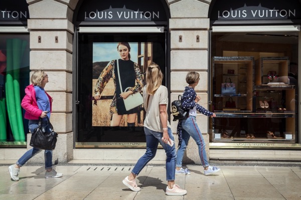 Via Mazzini, Louis Vuitton