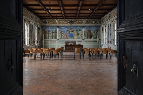 Die mit Fresken verzierte Bibliothek in der Sala Morone, Franziskanerkloster San Bernardino